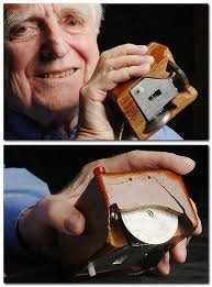 1925 | 01 | СІЧЕНЬ | 30 січня 1925 року. Народився Дуглас Енгельбарт, винахідник комп'ютерної миші.