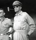 1944 | 10 | ЖОВТЕНЬ | 25 жовтня 1944 року. Генерал Дуглас Макартур повертається на Філіппіни.