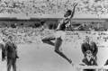 1968 | 10 | ЖОВТЕНЬ 1968 року. Американець Боб Бімон установлює новий світовий рекорд, стрибнувши в довжину на 8 метрів 89 сантиметрів.