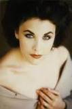 1988 | 04 | КВІТЕНЬ | 22 квітня 1988 року. У США на екрани вийшла еротична драма Залмана КІНГА «Перехрестя двох місяців» із Шерилін