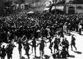 1933 | 12 | ГРУДЕНЬ 1933 року. Євреї в Палестині протестують проти іміграційних обмежень.