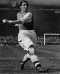 1935 | 12 | ГРУДЕНЬ | 14 грудня 1935 року. У Англії Тед Дрейк, виступаючи в матчі чемпіонату по футболу за 