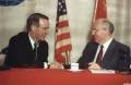 1989 | 12 | ГРУДЕНЬ | 02 грудня 1989 року. Президент США Буш і Голова Президії Верховної Ради СРСР Горбачов оголошують про закінчення