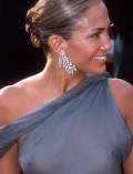 1997 | 02 | ЛЮТИЙ | 22 лютого 1997 року. 27-літня Дженніфер ЛОПЕС у перший раз вийшла заміж — за кубинця Охані НОА, якого вперше