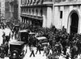 1929 | 10 | ЖОВТЕНЬ | 24 жовтня 1929 року. Обвальне падіння курсу акцій на Нью-Йоркській фондовій біржі на Уолл-Стріт.