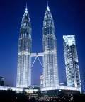 1996 | 03 | БЕРЕЗЕНЬ | 11 березня 1996 року. У столиці Малайзії Куала-Лумпуре зведений найвищий у світі хмарочос — будинок Petronas