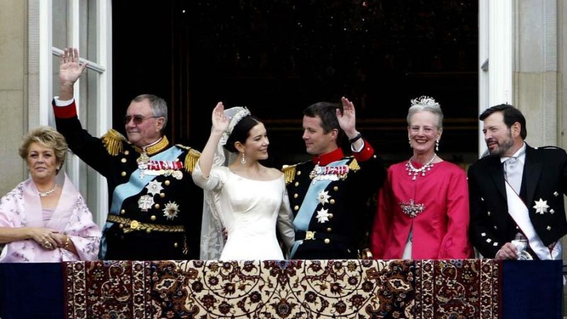 14 травня 2004 року. Датський спадковий принц ФРЕДЕРИК женився на австралійці Мері ДОНАЛЬДСОН.