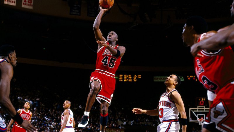 21 лютого 2003 року. Майкл ДЖОРДАН став першим в історії НБА гравцем старше 40 років, що набрав у грі більше