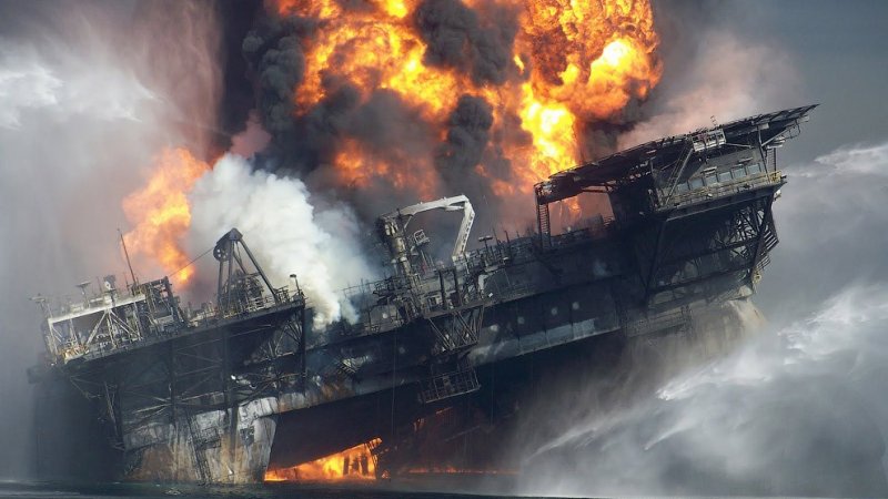 15 березня 2001 року.  Вибух на найбільшій у світі нафтовій платформі, що перебувала в морі в 200 км від Ріо-де-Жанейро