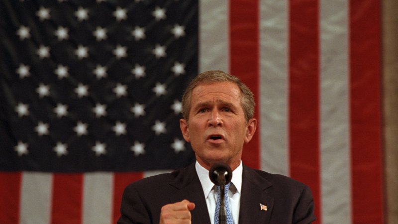 20 січня 2001 року. У Вашингтоні приніс присягу в посаді 43-й президент США Джордж Буш-молодший