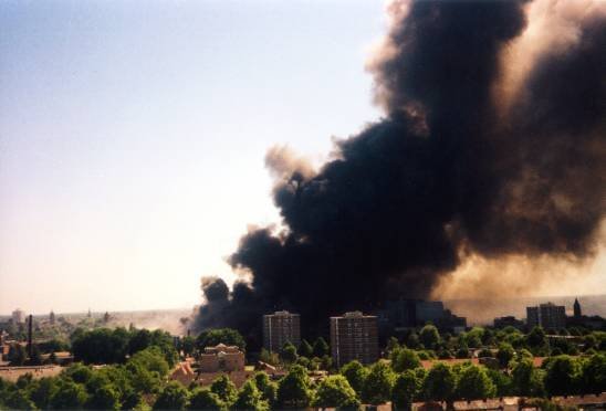 13 травня 2000 року. У голландському місті Енсхеді вибухнули склади піротехнічних засобів