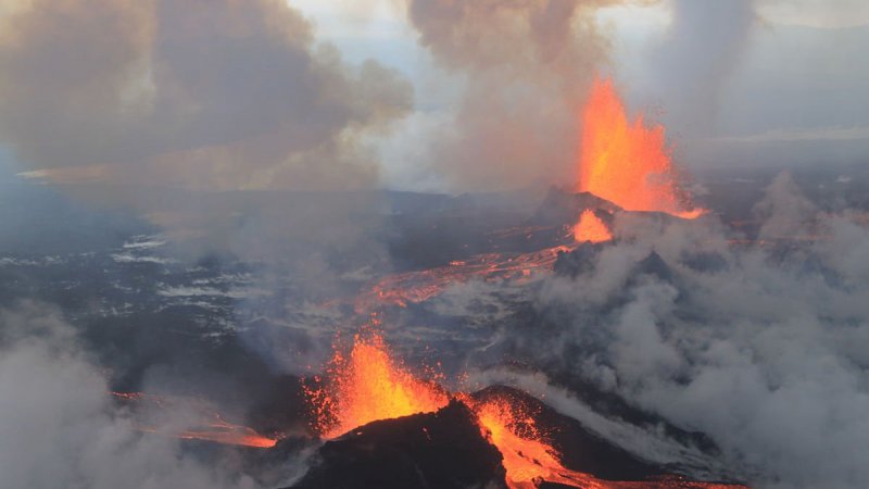 27 лютого 2000 року. Початок останнього за часом виверження вулкану Гекла в Ісландії.