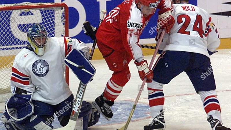 16 травня 1999 року. В Ліллехаммері (Норвегія) чемпіоном світу по хокею стала збірня Чехії.