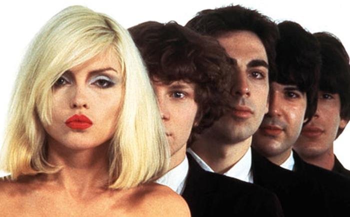 07 лютого 1999 року. Уперше група Blondie очолила британський хіт-парад в 1979 році.