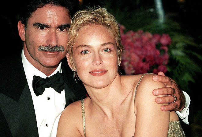 14 лютого 1998 року. Весілля кінозірки Шерон СТОУН і 47-літнього редактора газети San Francisco Examiner Філа