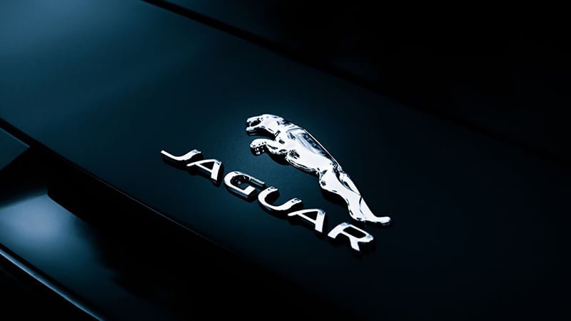 4 вересня 1922 року. Англійці Вільям Лайонс і Вільям Уолмслі організували фірму Swallow Sіdecars (SS), попередника Jaguar (історія Jaguar)
