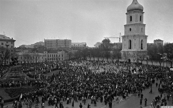 22 січня 1919 року. Директорія УНР проголосила Акт Злуки УНР і ЗУНР, ЗУНР перетворено в Західні Області УНР.
