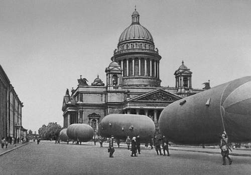 08 вересня 1941 року. У СРСР німецькі війська підходять до Ленінграду (сучасний російський  Санкт-Петербург),
