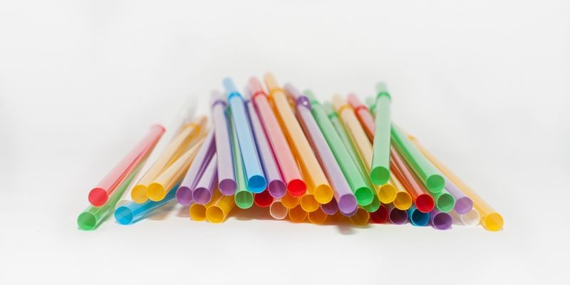 03 січня 1888 року. У Вашингтоні звичайний американець М. Стоун запатентував соломинку для коктейлів.