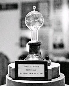 1880 | 01 | СІЧЕНЬ | 27 січня 1880 року. Томас Едісон запатентував електричну лампу розжарювання.