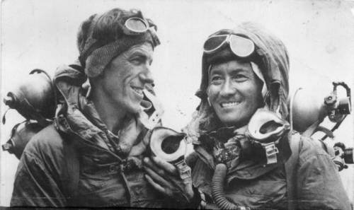 11 січня 2008 року. Помер Едмунд Гілларі, перший підкорювач Евересту