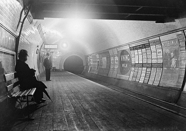 10 січня 1863 року. У Лондоні відкрився рух першої системи метро у світі